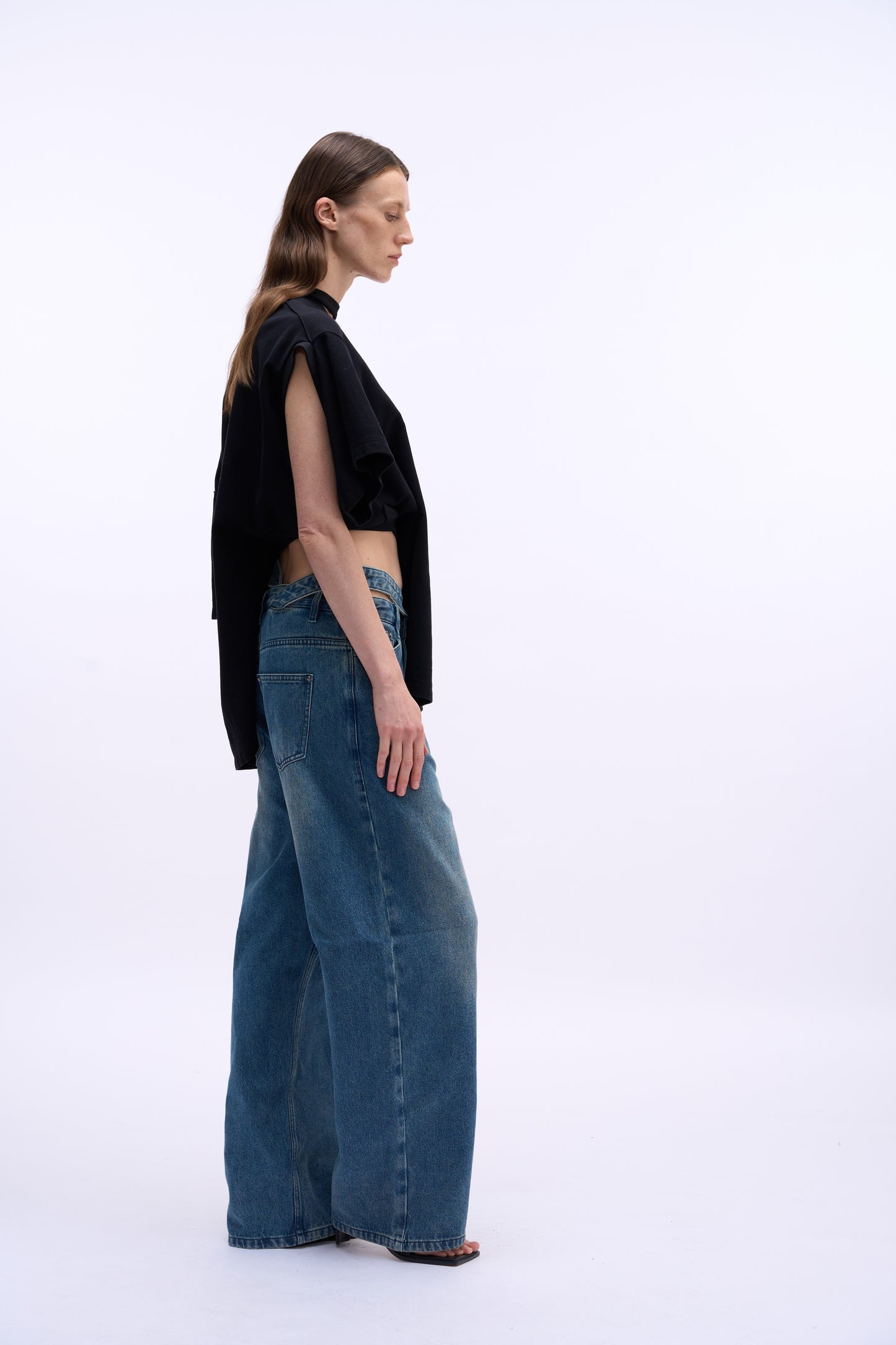 MAYALI Irregular deconstruction of short sleeved top