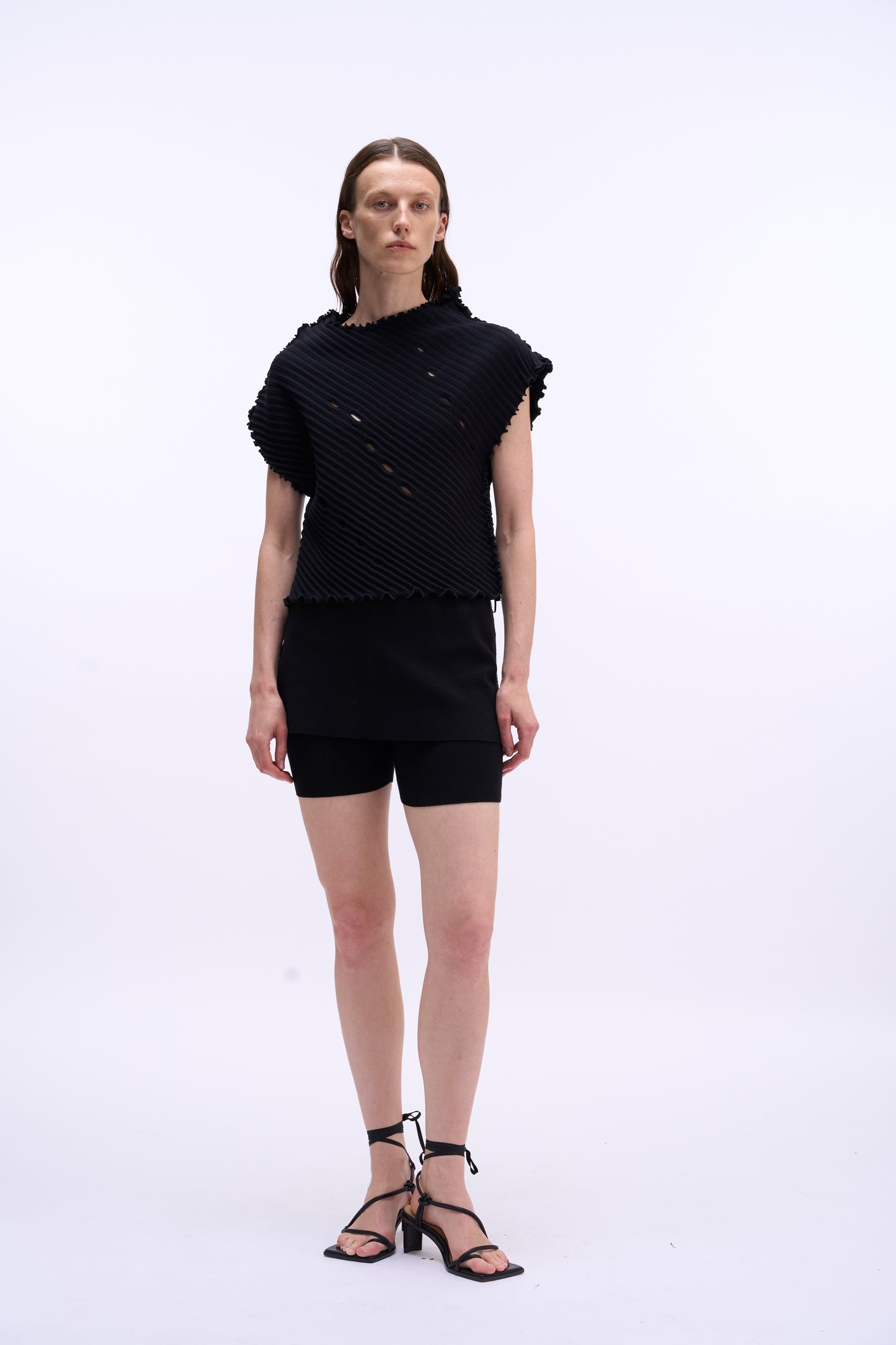 MAYALI Stand collar misaligned open top