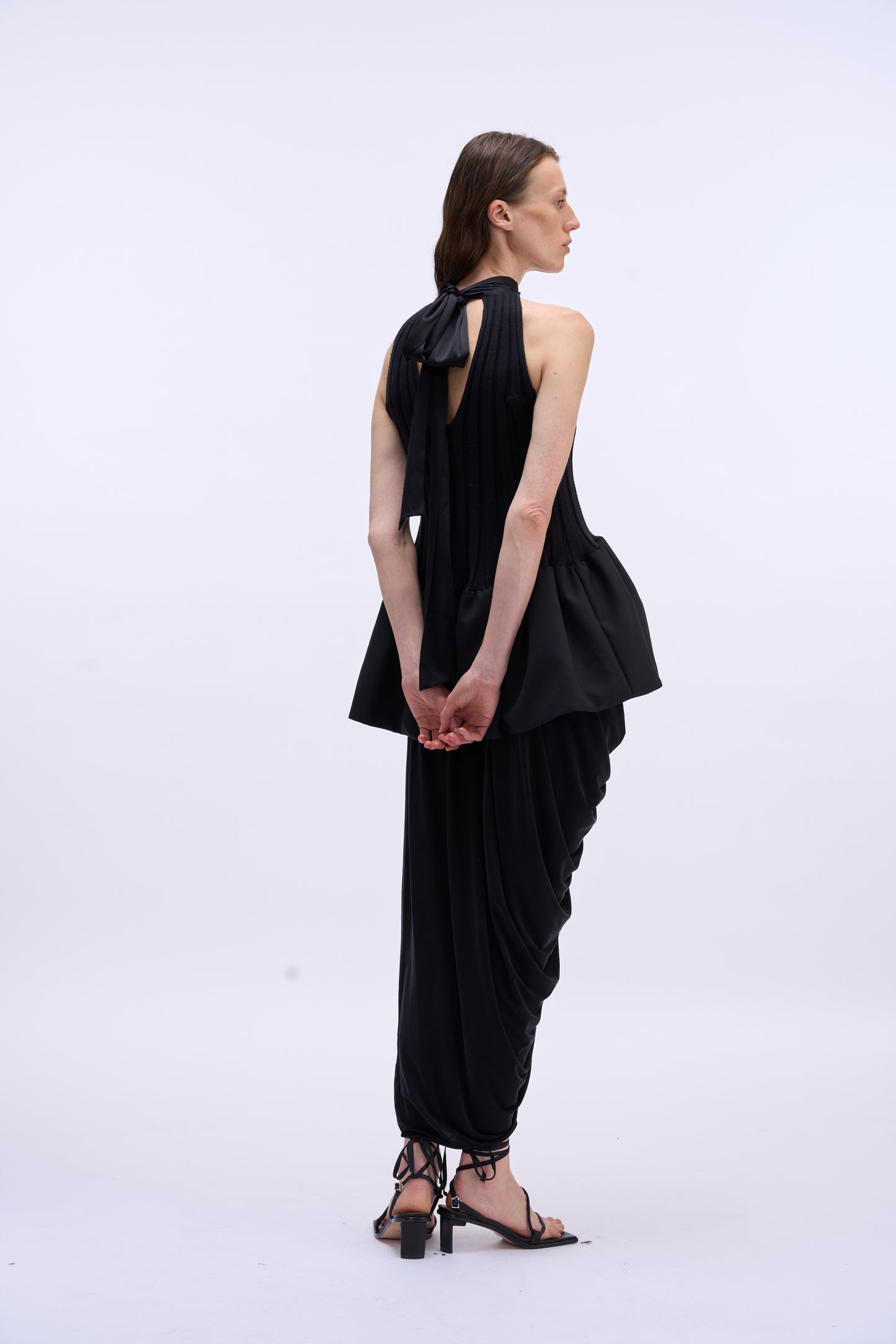 MAYALI Irregular standing cut slit pleated skirt