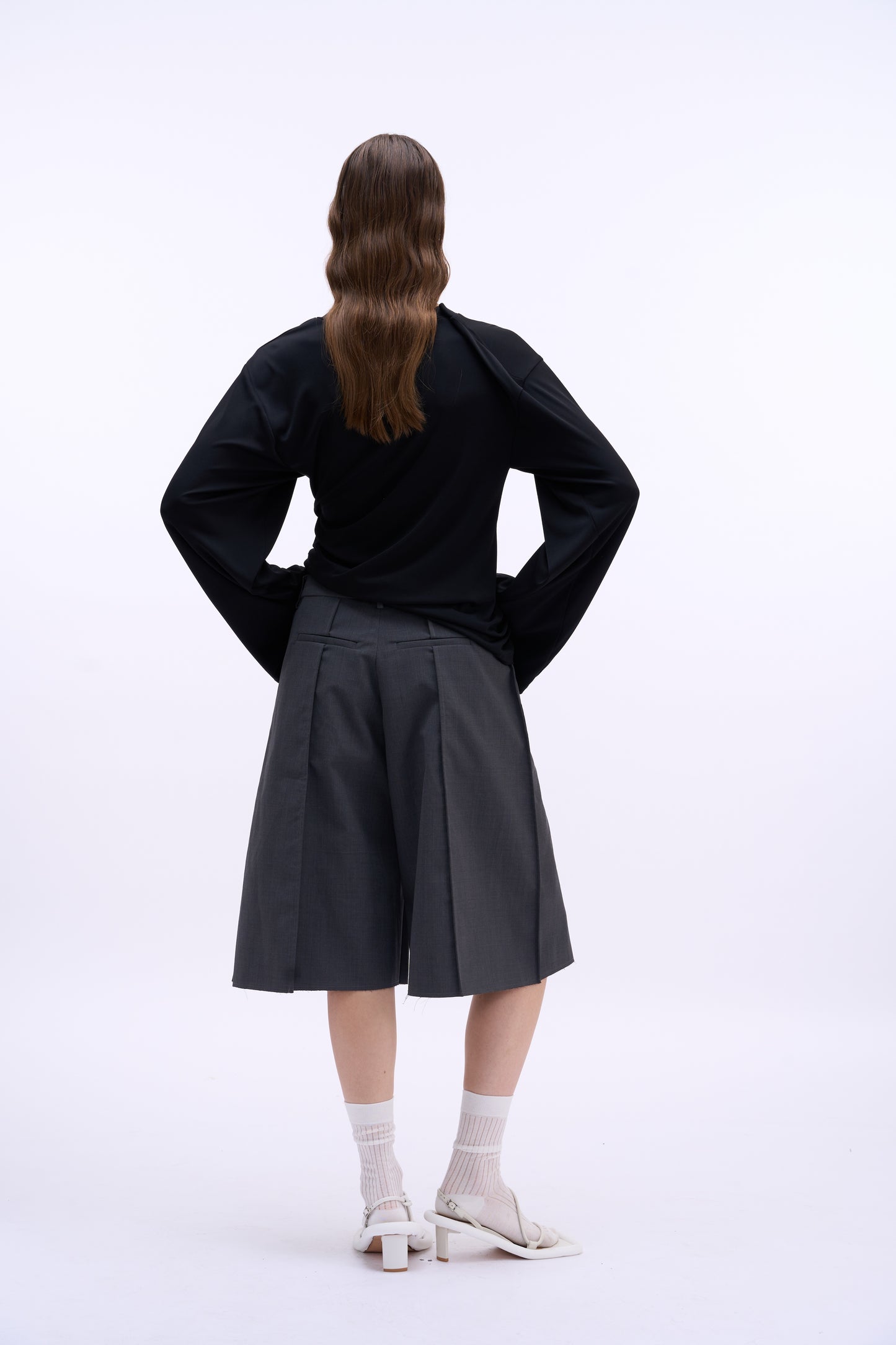 MAYALI Pinch pleated standing cut long sleeved top